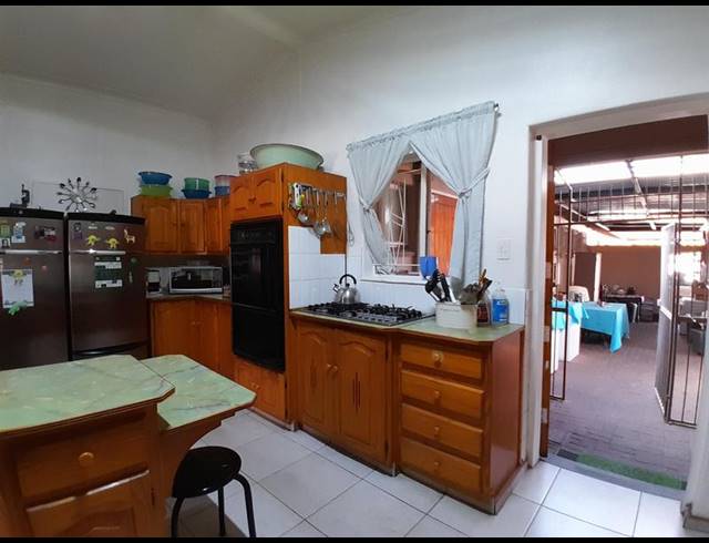 4 BEDROOM HOUSE FOR SALE IN VALHALLA